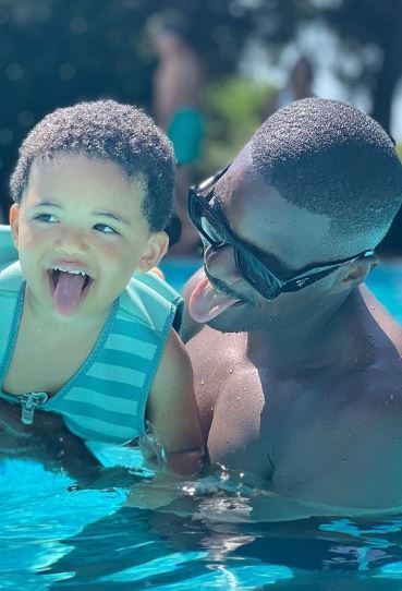 William Carvalho swimming with his son